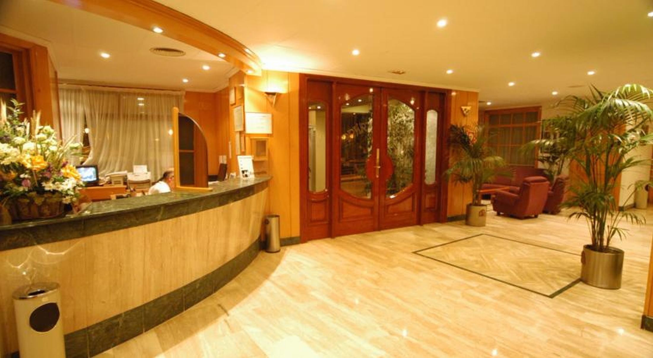 Hotel Tanit Benidorm Bagian luar foto